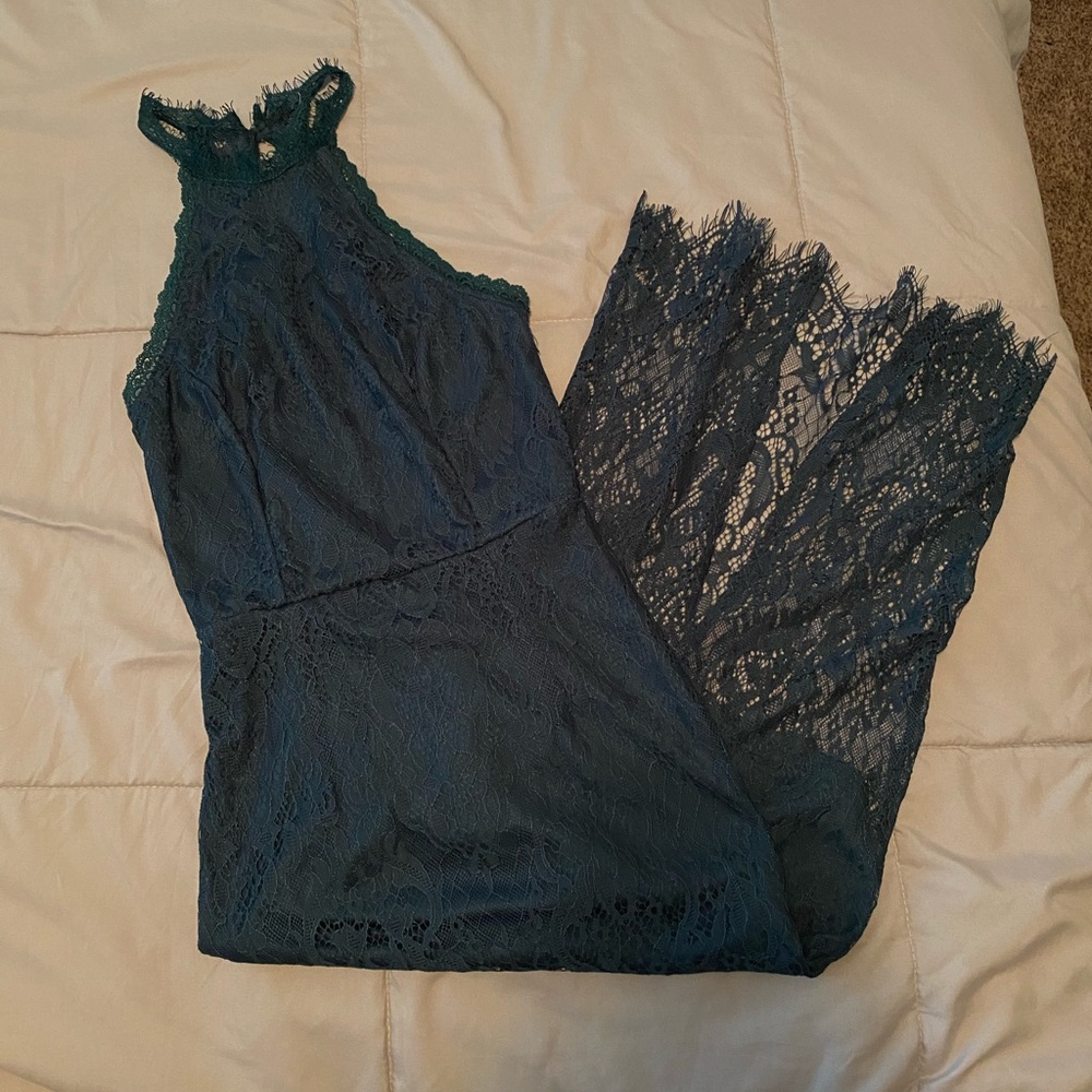 Lace Lulu’s Midi Dress